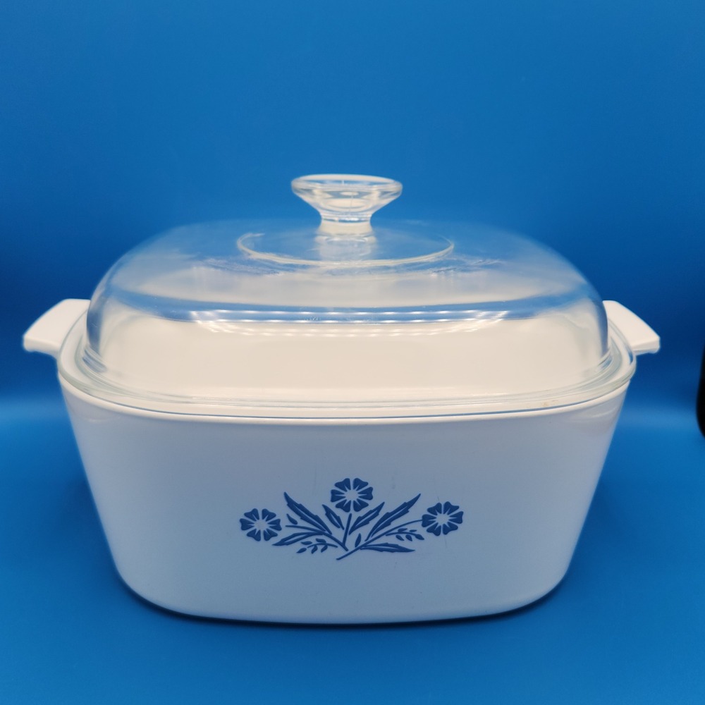 Vintage 4 qt Corningware Cornflower‎ Dutch Oven P-84-B Casserole with Lid